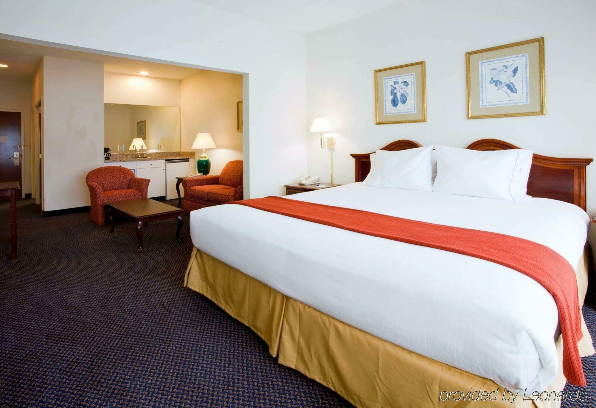 Holiday Inn Express Hillsborough-Durham Area By Ihg Eksteriør billede