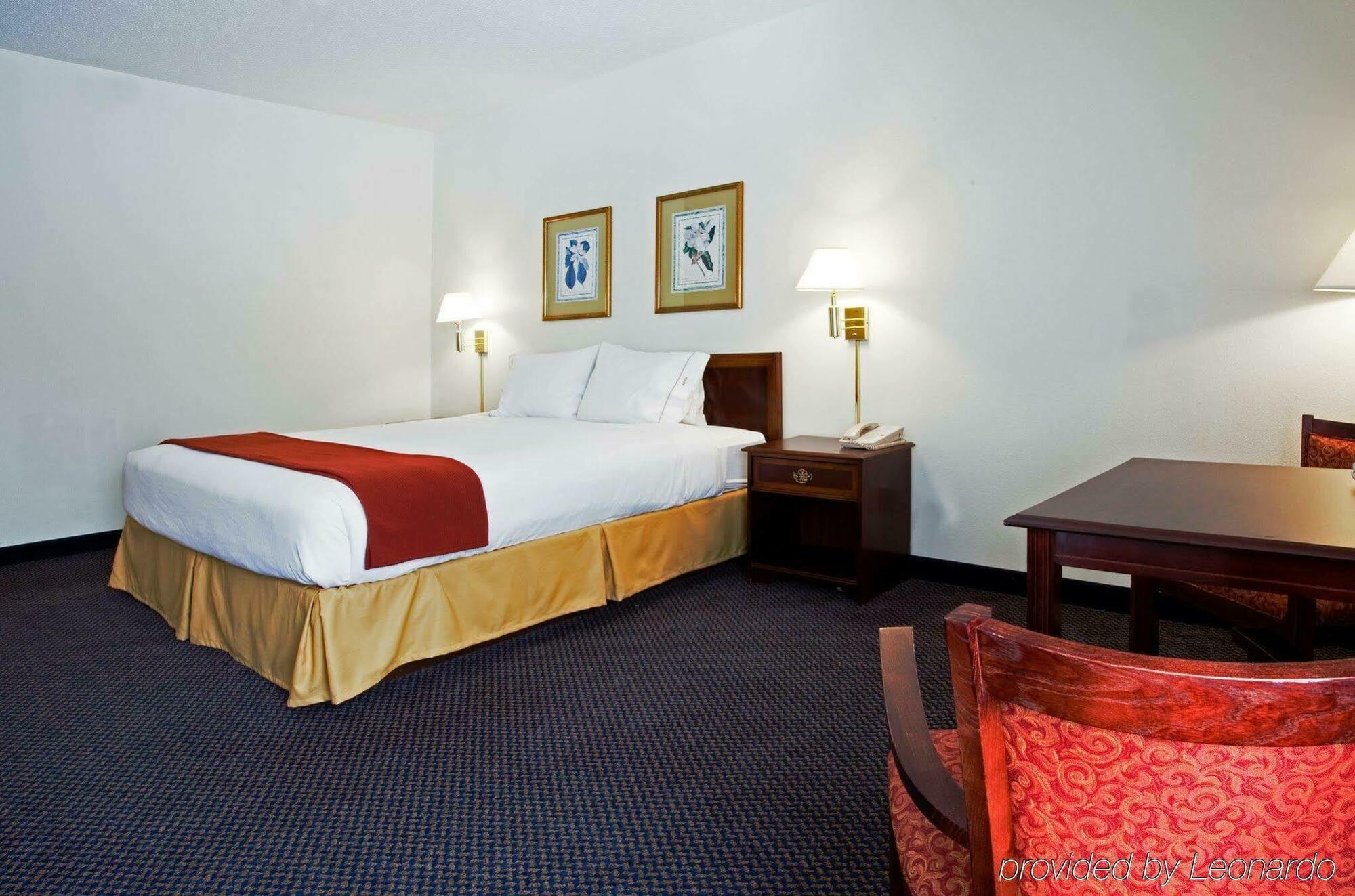 Holiday Inn Express Hillsborough-Durham Area By Ihg Eksteriør billede